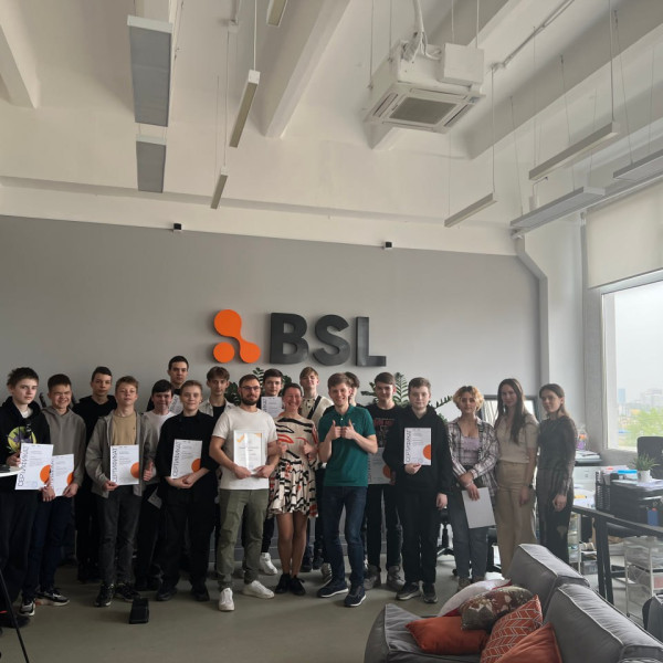 Наши резиденты проходят стажировку в ИТ-компании BSL - КИБЕРшкола программирования для детей, компьютерные курсы для школьников, начинающих и подростков - KIBERone г. Отрадное